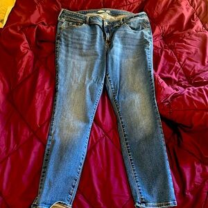 Nice Old Navy Rockstar jeans.